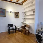 Le 64 Rue Chapon Paris