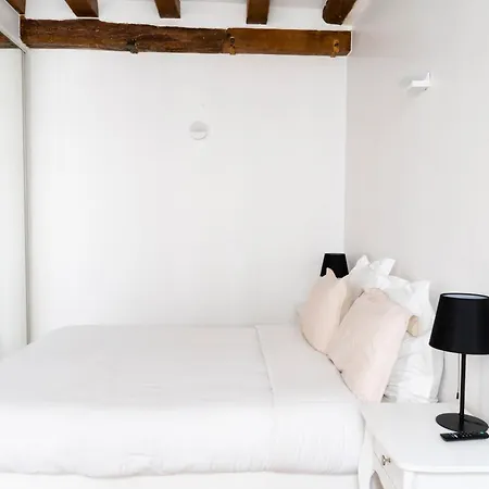 Le 64 Rue Chapon شقة باريس