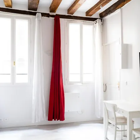 Le 64 Rue Chapon * باريس