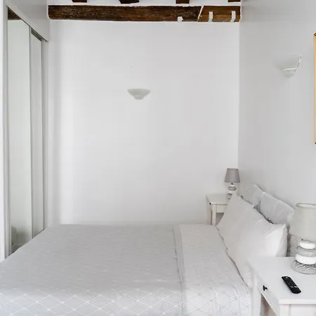 Le 64 Rue Chapon Апартаменты *